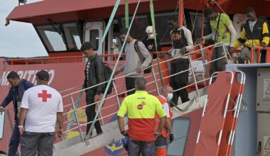 Spain to grant residency and work permits to around 300,000 undocumented migrants per year
