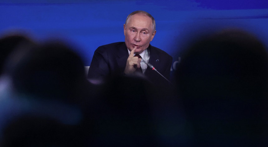 Mil dias de guerra na Ucrânia. Putin assina nova doutrina de recurso alargado a armas nucleares