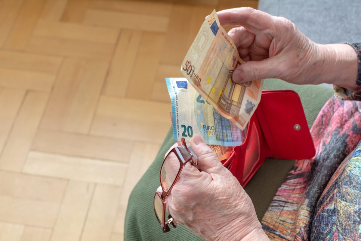 Datumi izplačil pokojnin 2024