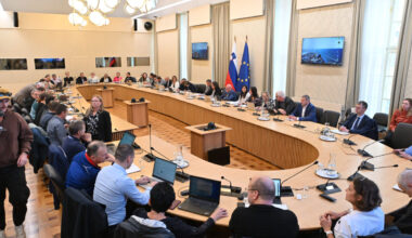 Vlada, pogajanja, sindikati javnega sektorja, plačna reforma