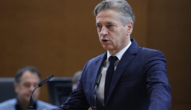 Premier Golob v odgovorih na poslanska vprašanja predvsem o omrežnini