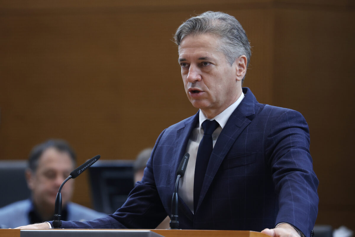 Premier Golob v odgovorih na poslanska vprašanja predvsem o omrežnini