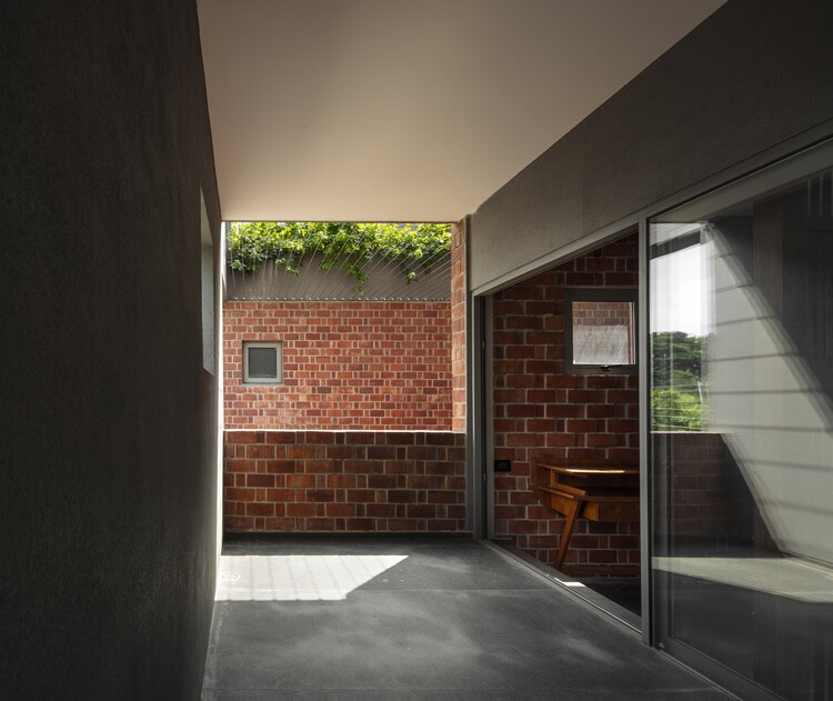Overprovision: Exploring Purposefully Wasteful Spaces in Residential Design - Image 15 of 17