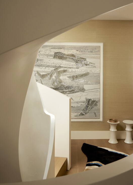 Overprovision: Exploring Purposefully Wasteful Spaces in Residential Design - Image 16 of 17