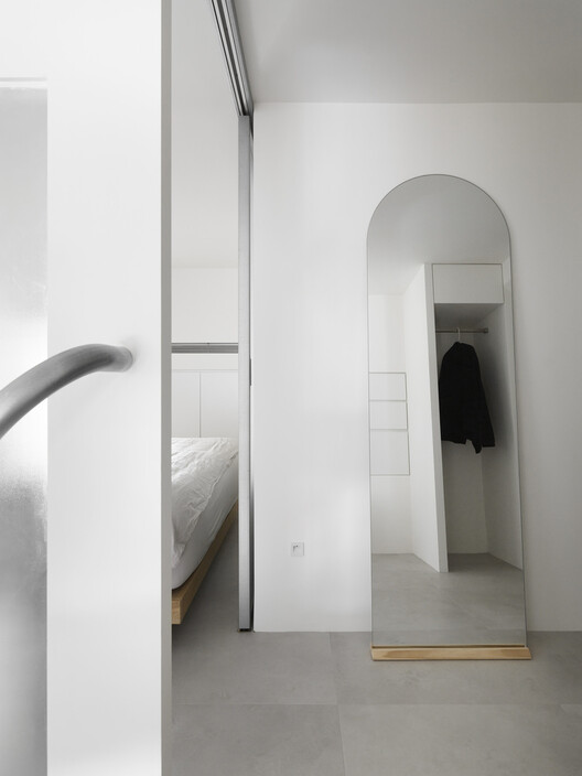 Overprovision: Exploring Purposefully Wasteful Spaces in Residential Design - Image 14 of 17