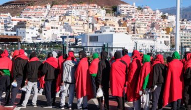 Spain to legalise residency of hundreds of thousands of migrants