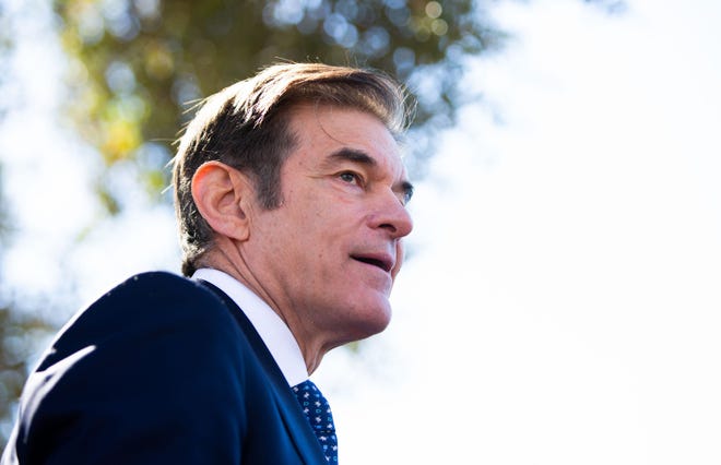 Dr. Mehmet Oz speaks with students during a visit to Kenilworth School in Phoenix on Feb. 12, 2024.
