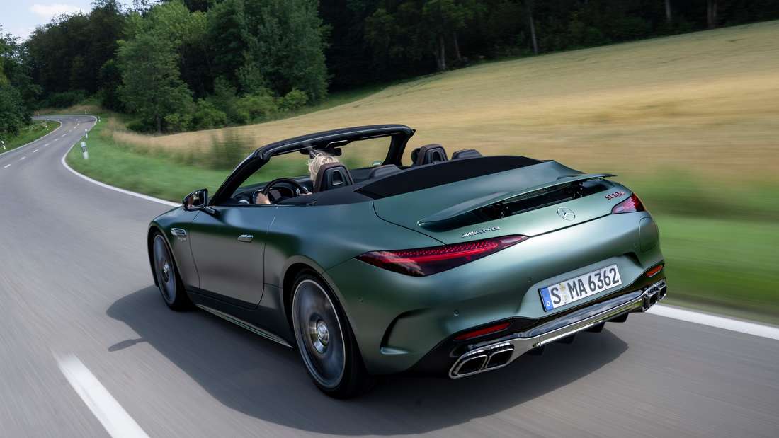 Fahraufnahme eines Mercedes-AMG SL 63 S E-Performance