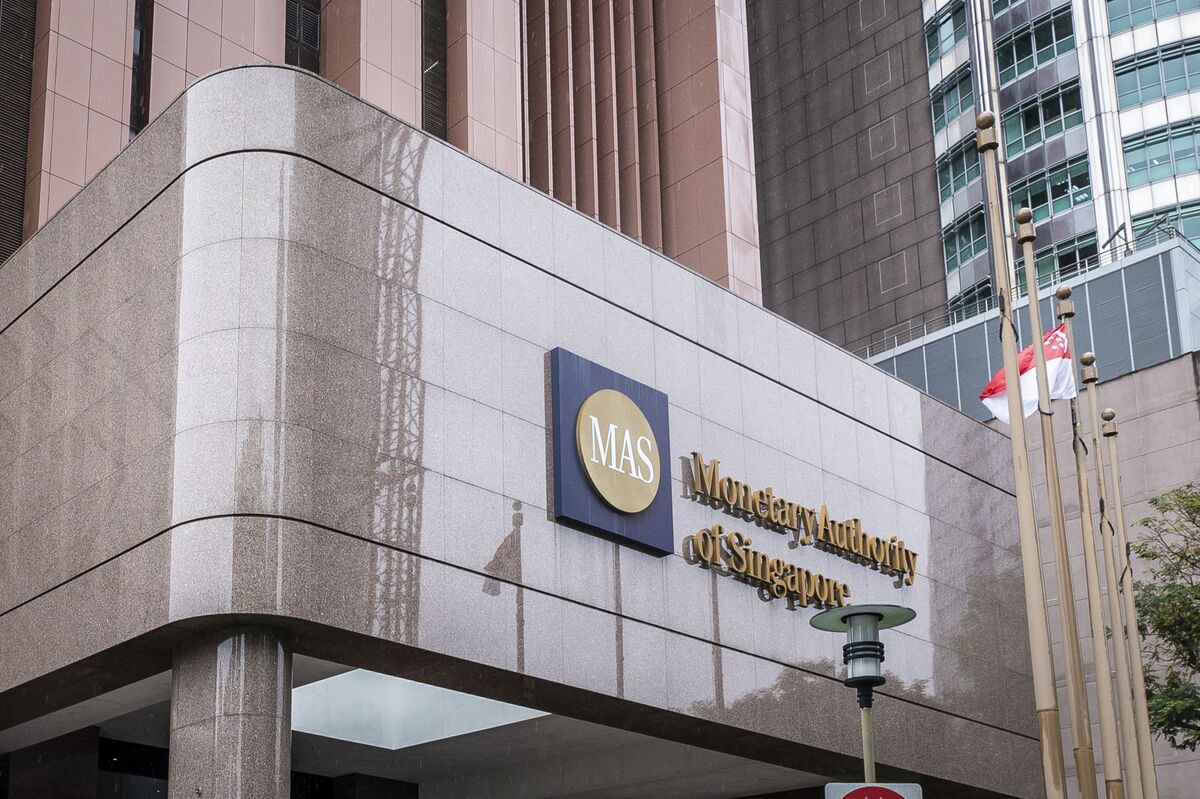 Singapore’s MAS Warns of Rising Trade and Geopolitical Tensions