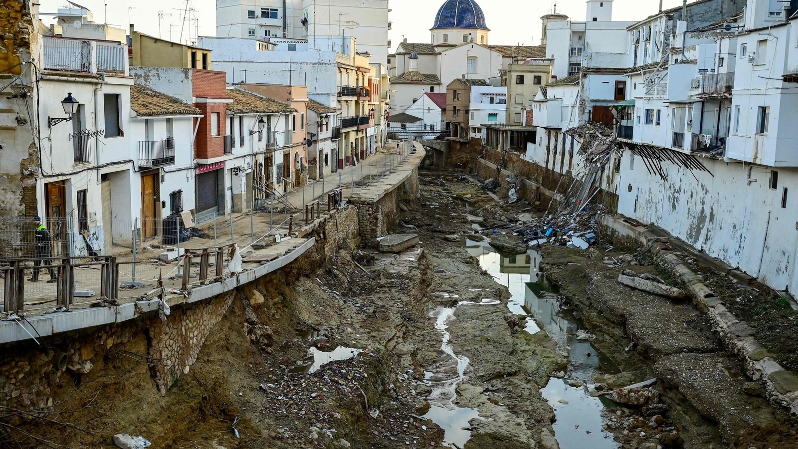 Spain introduces ‘paid climate leave’ after catastrophic floods | World News