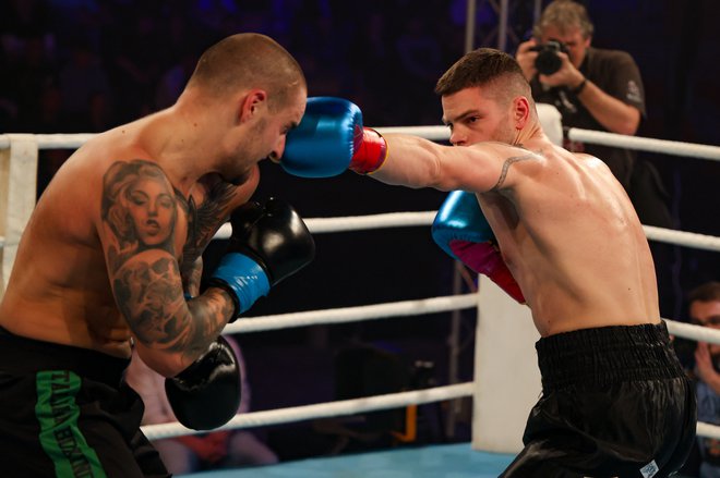 Alen Šišić (desno) je strl odpor Srđana Nikolića iz BiH. FOTO: Voranc Vogel/Delo