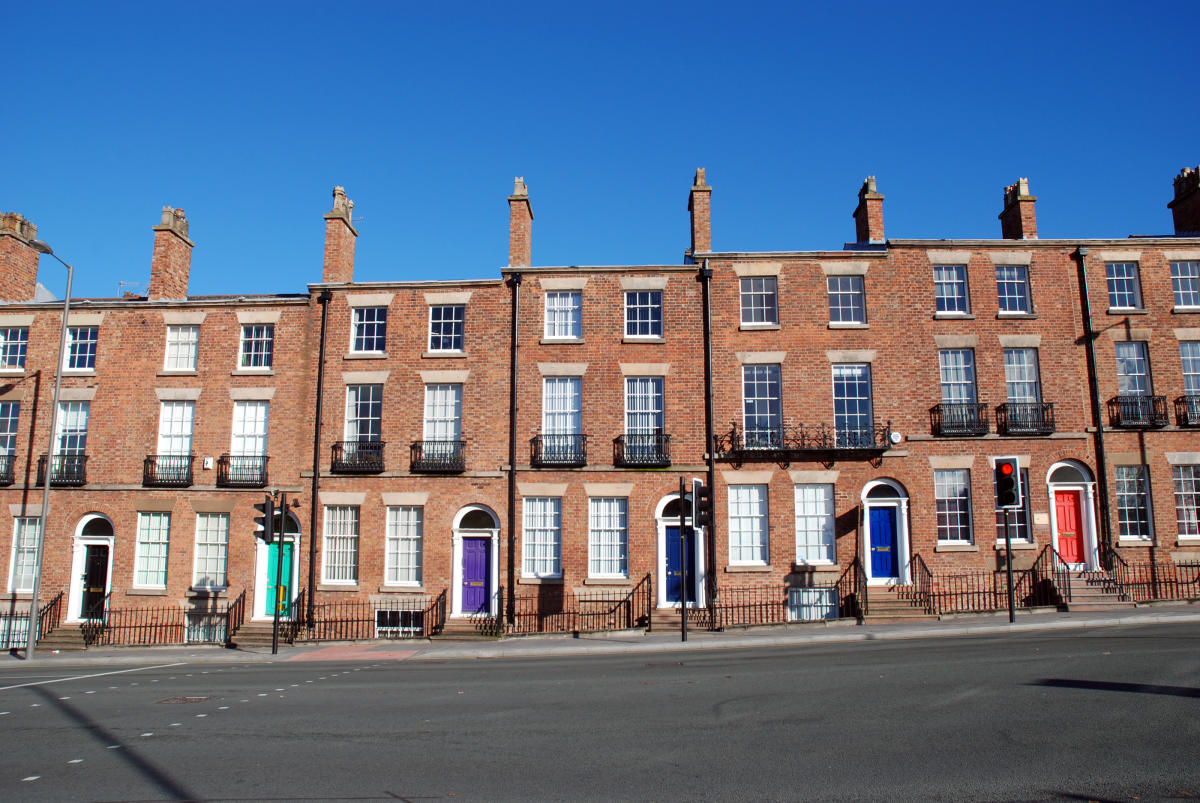 Average UK house price set to rise by £10,000 in 2025