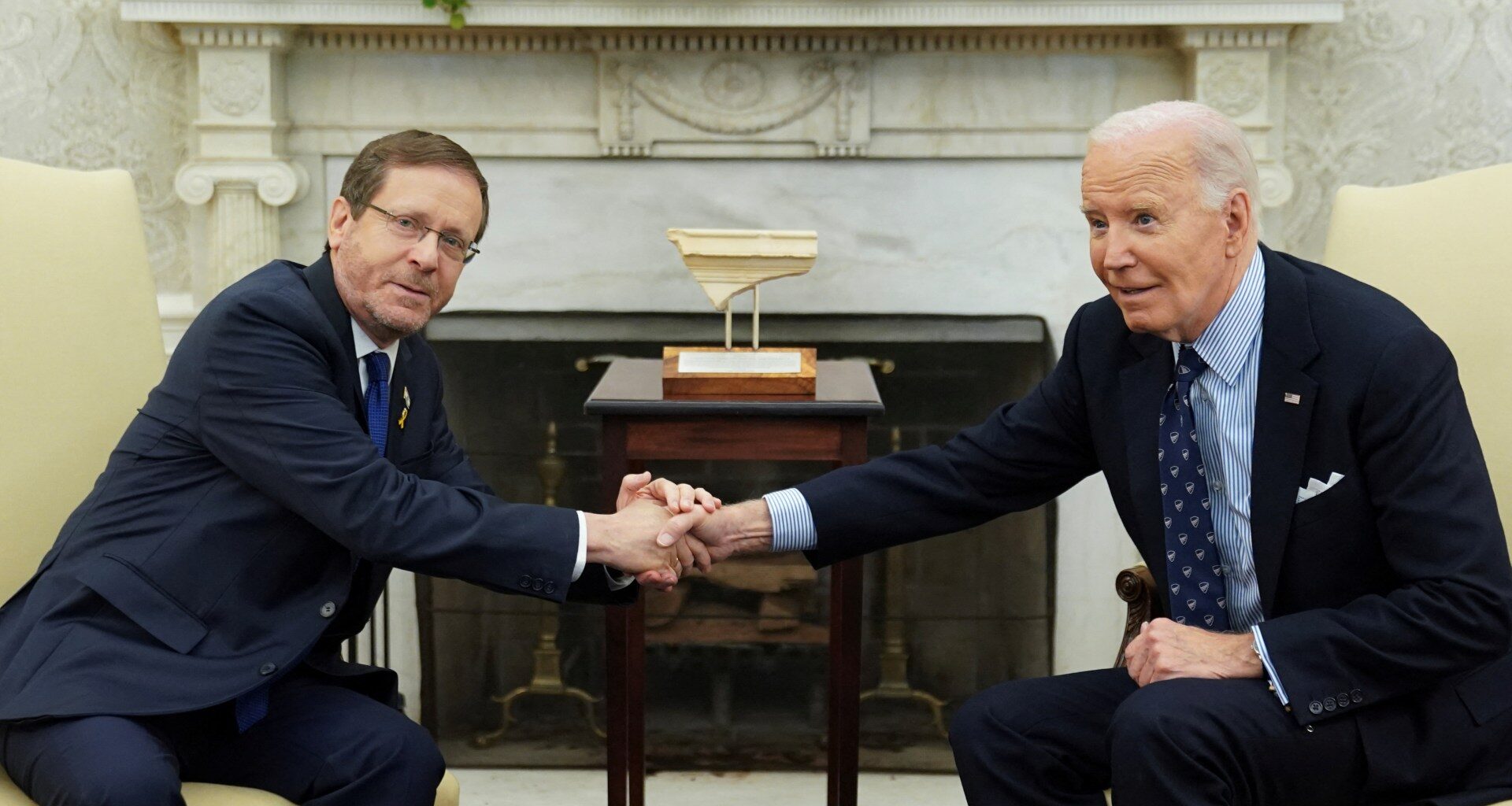 Biden dismisses journalist’s question on reaching deal for Gaza captives | Israel-Palestine conflict News