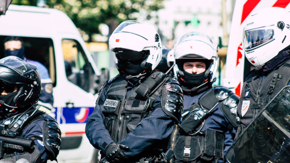 Cuerpos de Policía francesa - <a  data-cke-saved-href="https://depositphotos.com/es/?/" href="https://depositphotos.com/es/?/">Depositphotos</a>