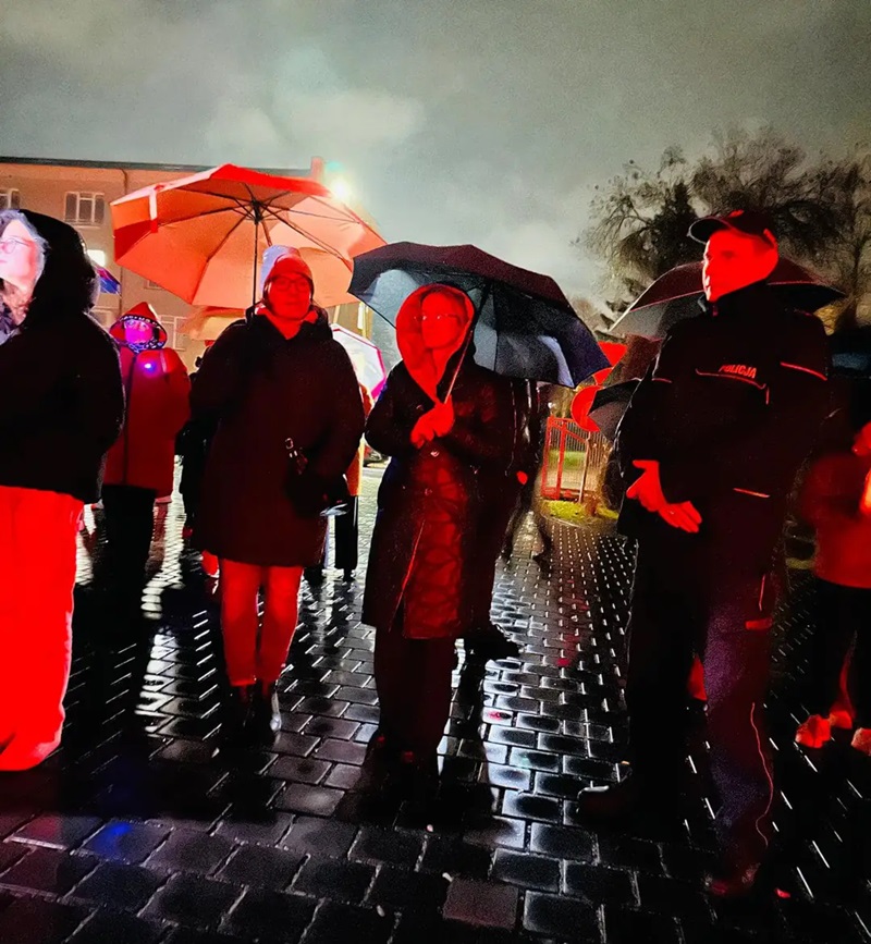 Policjanci i uczniowie z Gostynina razem dla „Dzieciństwa Bez Przemocy” - Aktualności