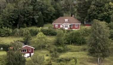 Son of Norwegian Crown Princess charged with second r@pe at his home Sept. 26. The day after he and the Crown Princess are seen buying new mattress protector.