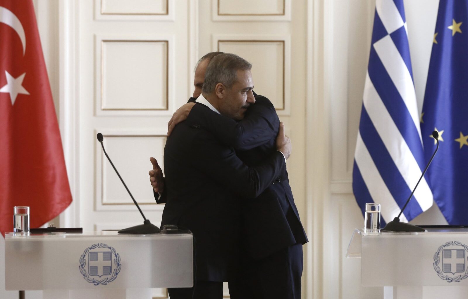 Maps, former PM remain thorns in budding Turkish-Greek ties
