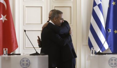 Maps, former PM remain thorns in budding Turkish-Greek ties