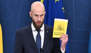 Sweden and Finland call on citizens to be ready for war