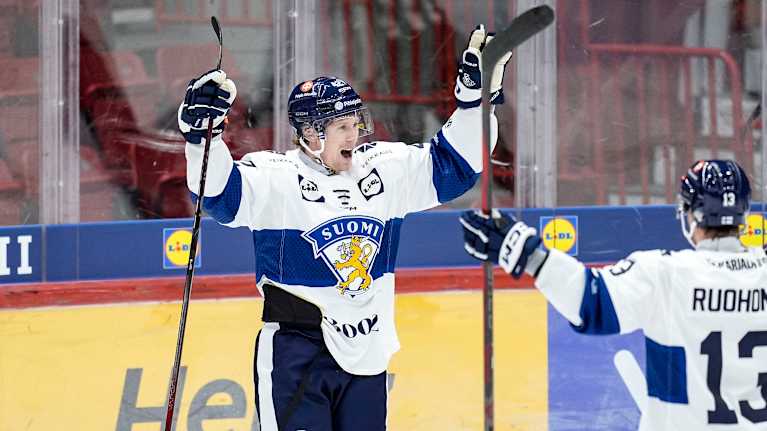 Robin Salo tuulettaa kuvassa.