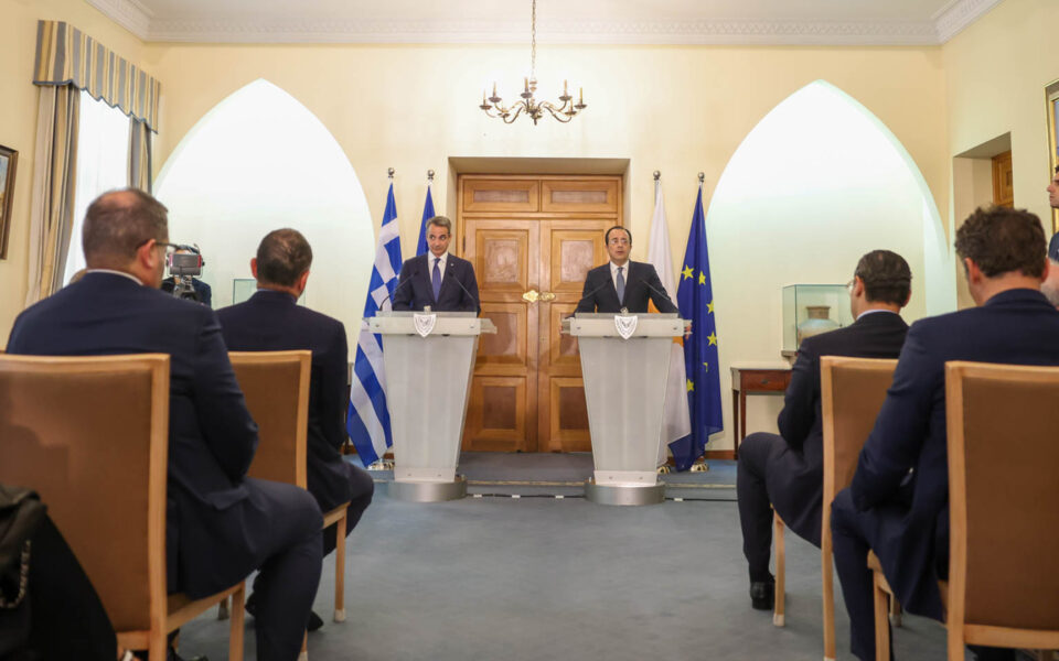 Mitsotakis and Christodoulides reaffirm commitment to Cyprus issue resolution talks