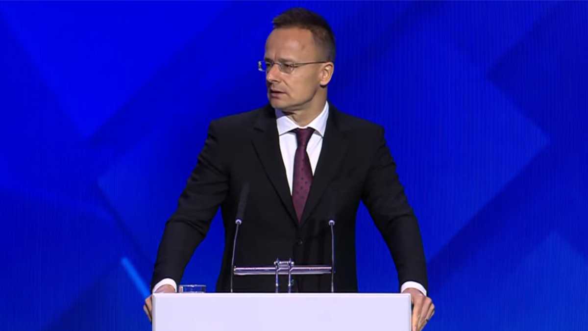 Hungary's Foreign Minister Critiques EU Sanctions During Minsk Visit