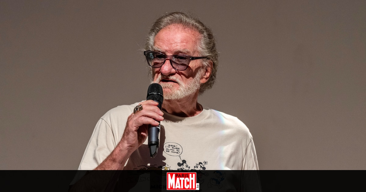 "J'ai eu une pneumonie, voilà" : Eddy Mitchell donne des nouvelles de sa santé et évoque… sa mort