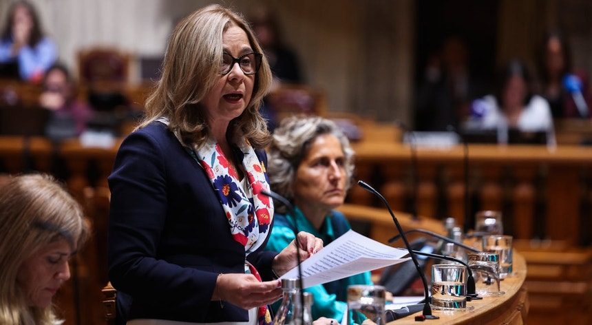 Ouvida no Parlamento. Ministra assume "total responsabilidade" por crise no INEM