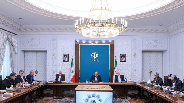 Pezeshkian emphasizes prioritizing maritime-oriented economy in development plans