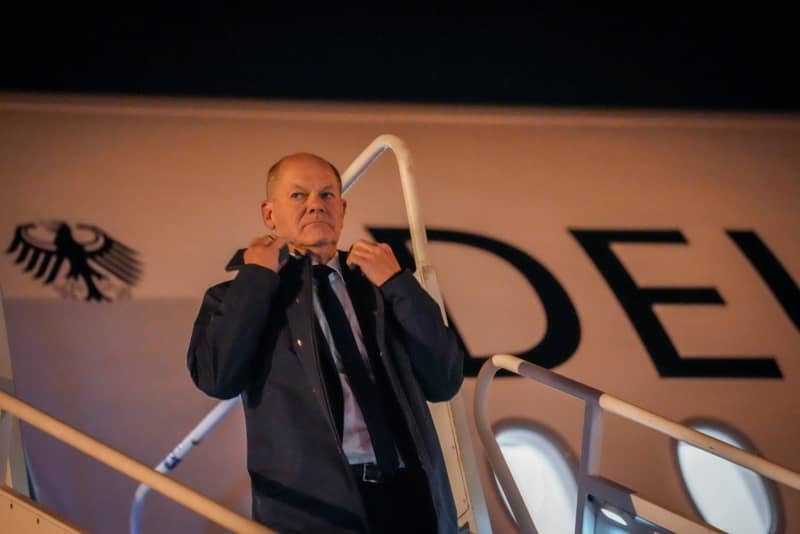 German Chancellor Olaf Scholz arrives at the international airport of Budapest to attend the meeting of the European Political Community and the informal meeting of the European Council. Kay Nietfeld/dpa