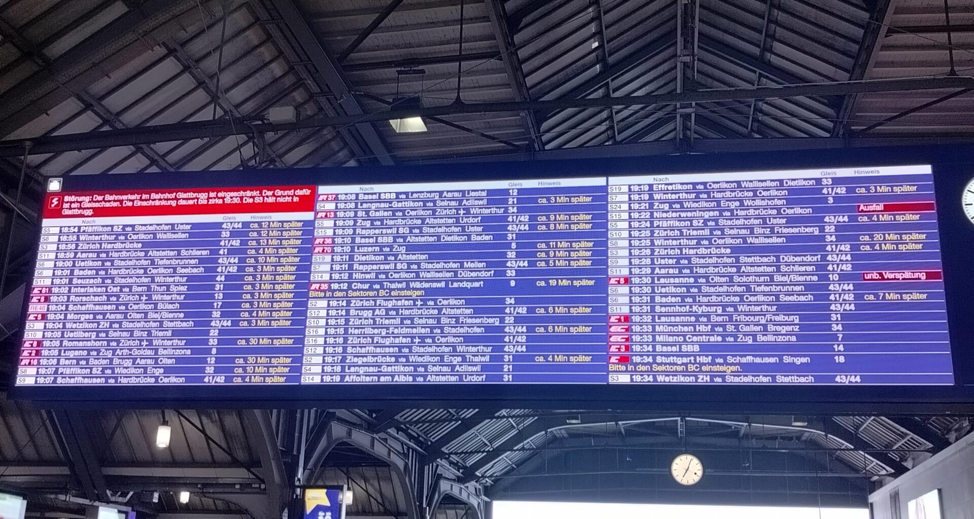 Switzerland's SBB with a late haloween cosplay - disguised as Deutsche Bahn