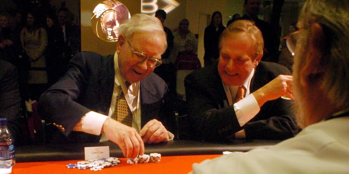 Buffett Hoarded Cash, Sold Stocks, Halted Buybacks Ahead of Election
