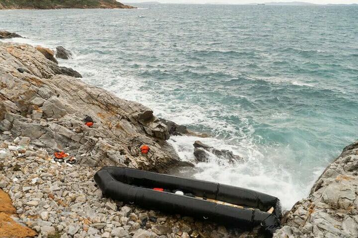 Nine including six children die in Greece migrant shipwreck - World