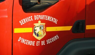 « Il a à peine eu le temps de sortir que le pare-brise a explosé » : une voiture électrique en feu a paralysé la RN12 à Saint-Thonan mercredi soir