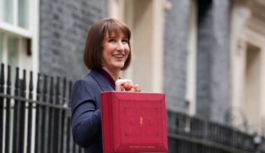 Britain eyes pension 'megafunds' to super-charge economy