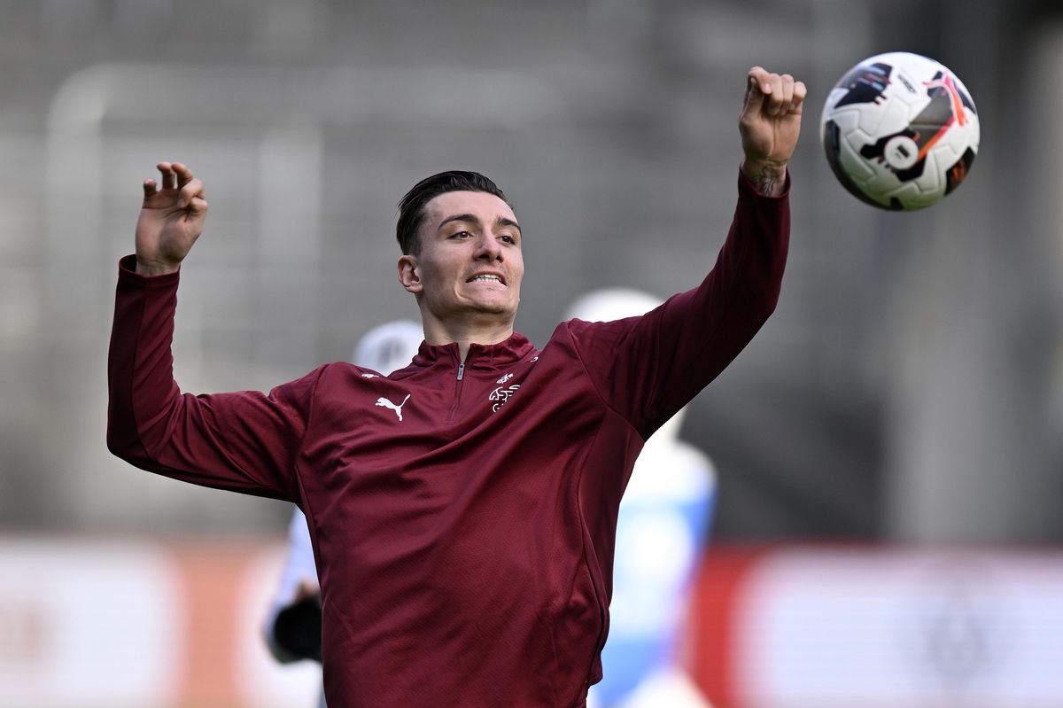 Cedric Zesiger beim Training der Schweizer Fussballnationalmannschaft im Kybunpark in St. Gallen am Montag, 7. Oktober 2024. (KEYSTONE/Walter Bieri)
