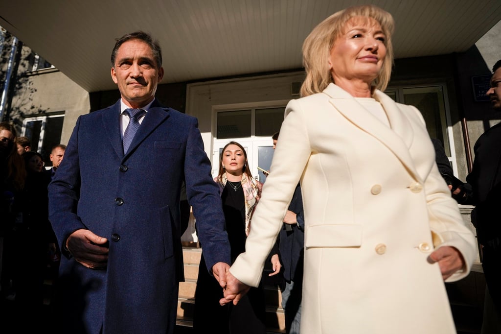 Presidential candidate Alexandr Stoianoglo and his wife Tvetana Curdova. Photo: AP
