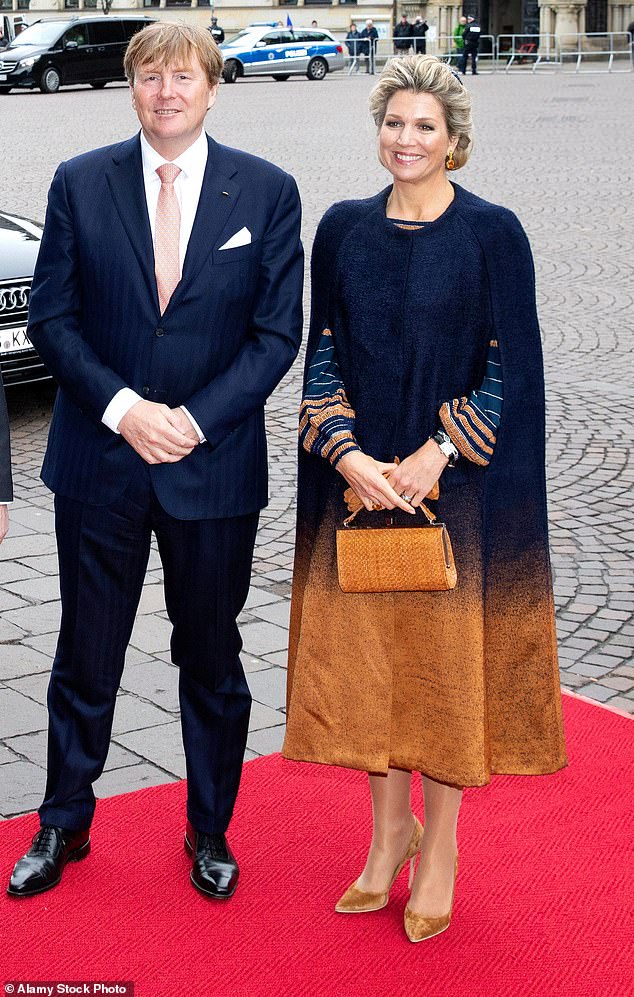King Willem and Queen Maxima were in navy and bronze when they visited Bremen in 2019