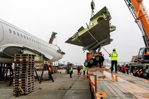 Loading of the dismantled former government special Tupolev TU-154M onto trucks that will transport the aircraft from Bratislava airport to an amusement park in Liptovský Mikuláš, northern Slovakia.