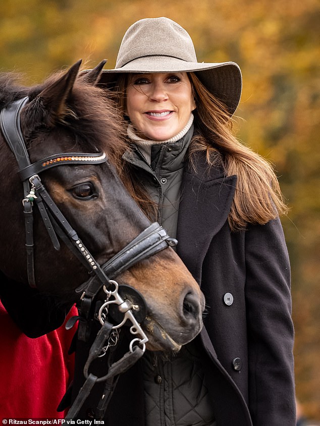 On November 2, the day after returning from Australia, Mary attended the Hubertus Hunt in Dyrehaven with Josephine instead of Frederik
