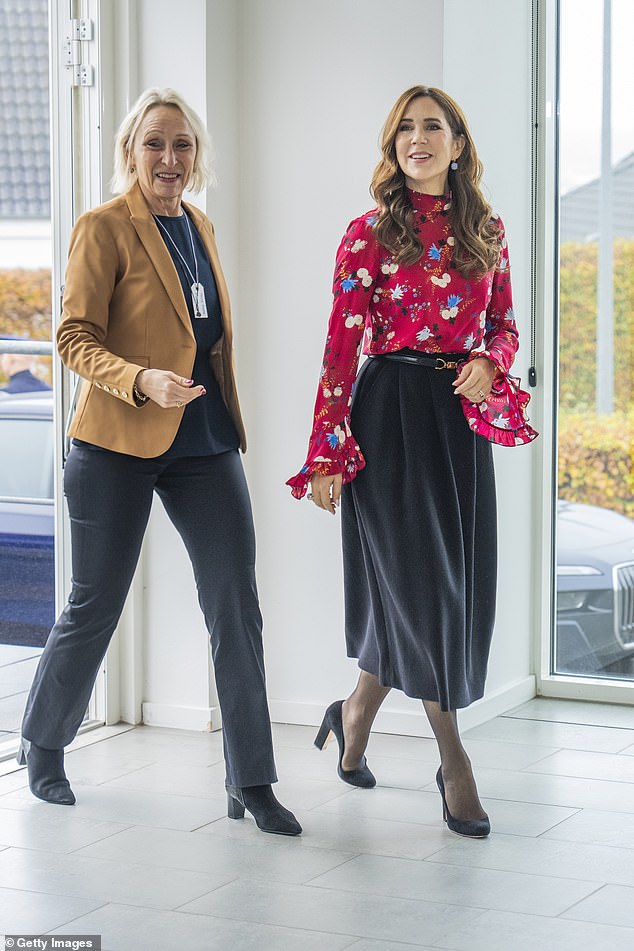 Mary completed her ensemble with sheer tights, simple black heels and a pair of gold pendant earrings