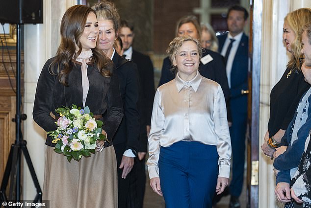 The mother-of-four stunned in an ankle-length soft coral gown and a fashionable chocolate brown jacket