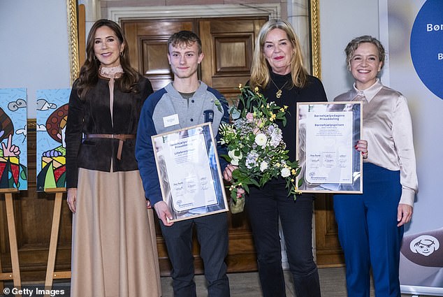 The queen, who is a patron of the Children's Aid Foundation, hosted the ceremony, handing out awards to this year¿s recipients, Eva Riedel and Kevin Pedersen