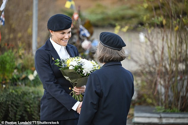 She looked smart as ever in a beret featuring a gold medal and a dark blue suit jacket and skirt. Her hair was swept back into a sleek up-do, while she kept her make-up simple and clean.