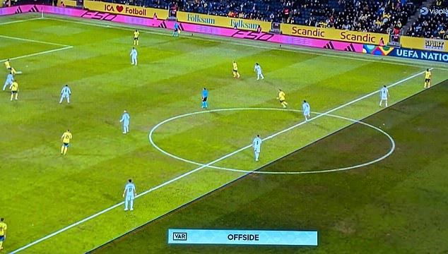 Lines were drawn near the forward, but at the wrong point in play where the player receiving the ball was onside