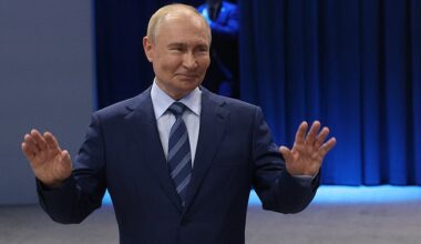 Putin¿s implied threat of a nuclear response to the West allowing its weapons to be used by Ukraine in attacks on Russia has led some experts to suggest World War III may be on the cards