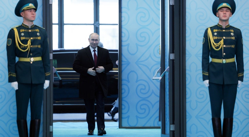 Putin ameaça atacar "centros de decisão" em Kiev