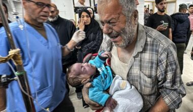 Dokter doodgeschoten in ziekenhuis tijdens Israëlische aanval op verhongerend noorden Gaza - De Standaard