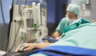 Anesthesioloog voorwaardelijk geschorst voor betasten patiëntes onder narcose