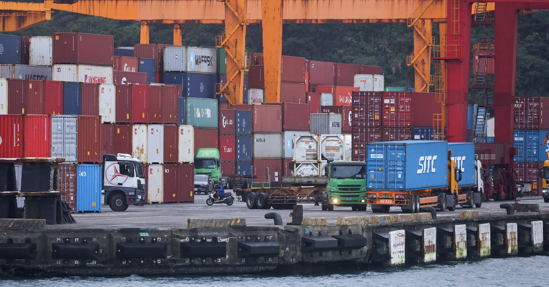 Taiwan Oct exports miss expectations as China weighs